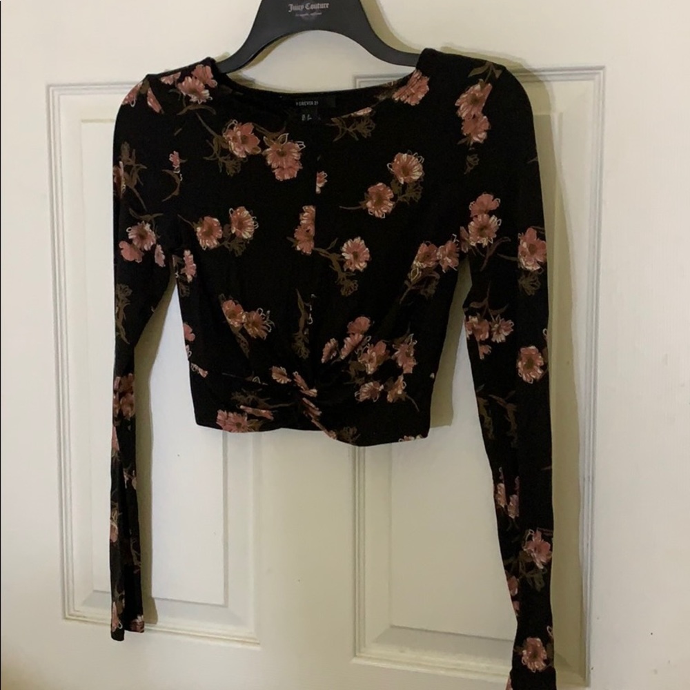 ❌SOLD❌Floral print crop top with twisted bottom